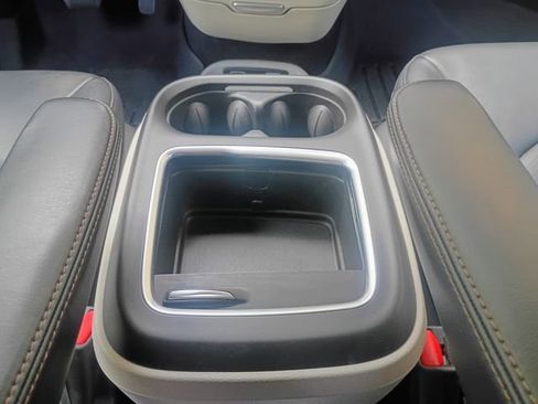 Used 2020 Chrysler Pacifica Touring-L Plus w/ Tire & Wheel Group image 40