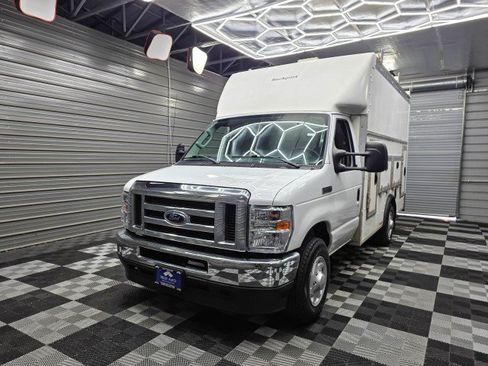 Used 2022 Ford E-350 and Econoline 350 Super Duty w/ Power Windows & Locks Group RWD image 37