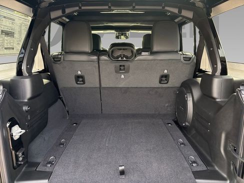 New 2026 Jeep Wrangler Unlimited Rubicon w/ Xtreme 35 Tire Package image 23