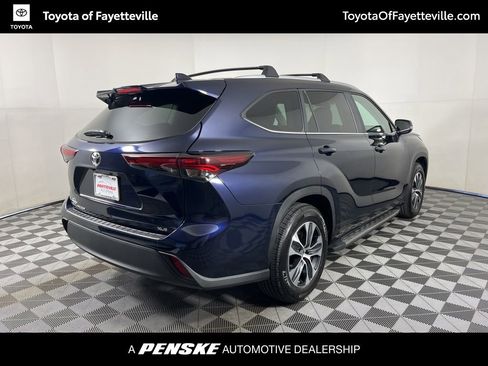 Certified 2025 Toyota Highlander XLE image 17