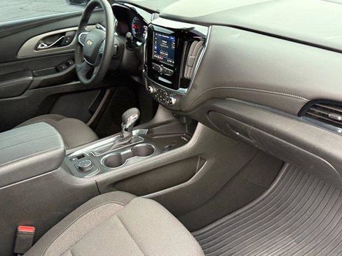 Used 2023 Chevrolet Traverse LT image 12