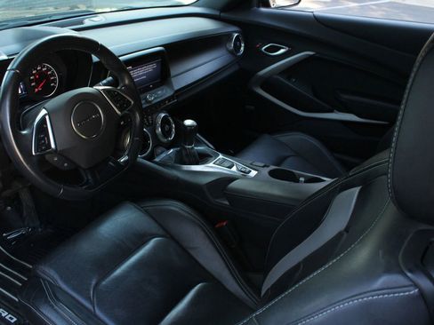 Used 2021 Chevrolet Camaro LT w/ Technology Package image 13