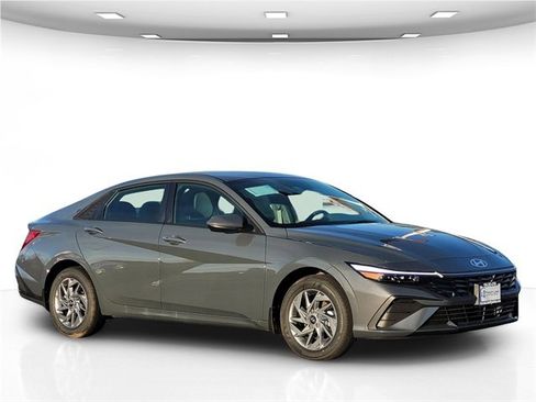 New 2026 Hyundai Elantra Blue image 8