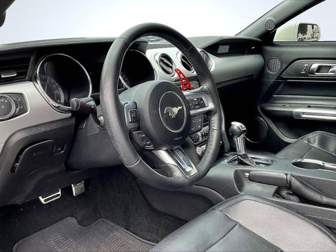 Used 2016 Ford Mustang Premium image 12