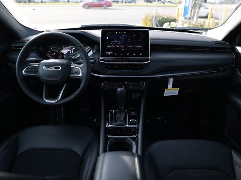 New 2026 Jeep Compass Latitude image 20