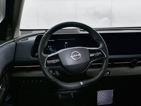 Used 2024 Nissan Ariya AWD image 18