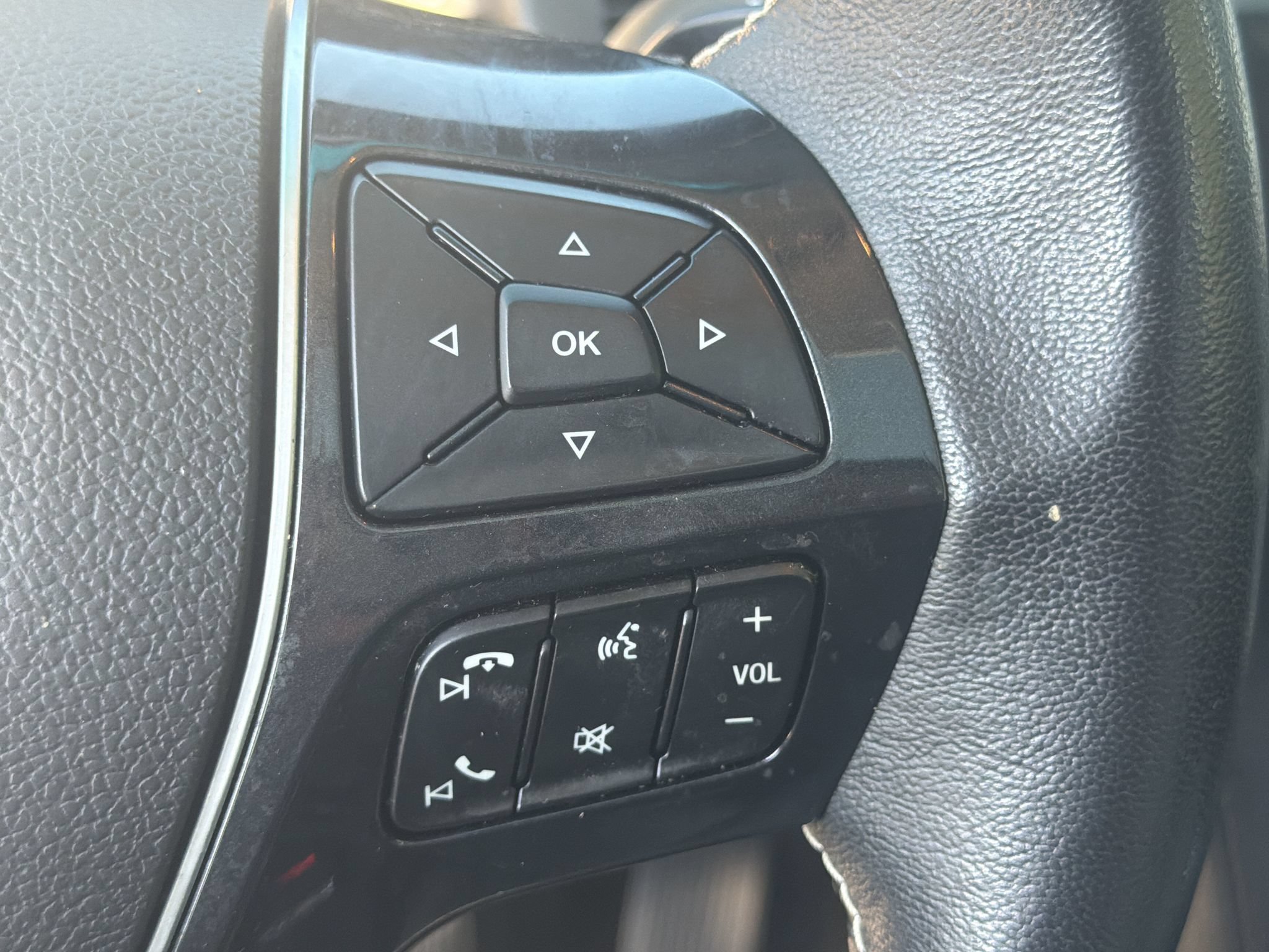 Used 2016 Ford Explorer Platinum AWD/4WD image 26