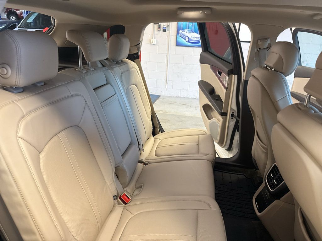 Used 2016 Lincoln MKX Reserve w/ Luxury Package FWD image 26
