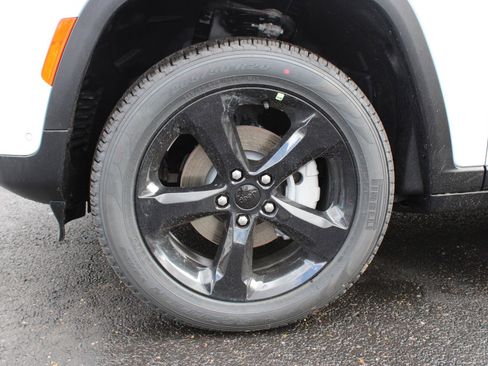 New 2025 Jeep Grand Cherokee Limited image 11