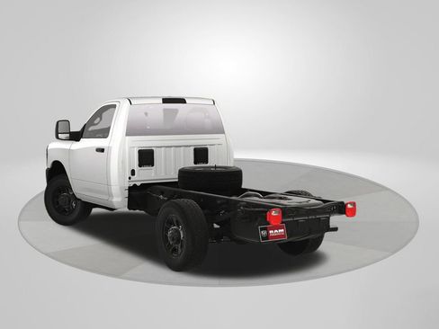 New 2025 RAM 3500 Tradesman AWD/4WD image 4