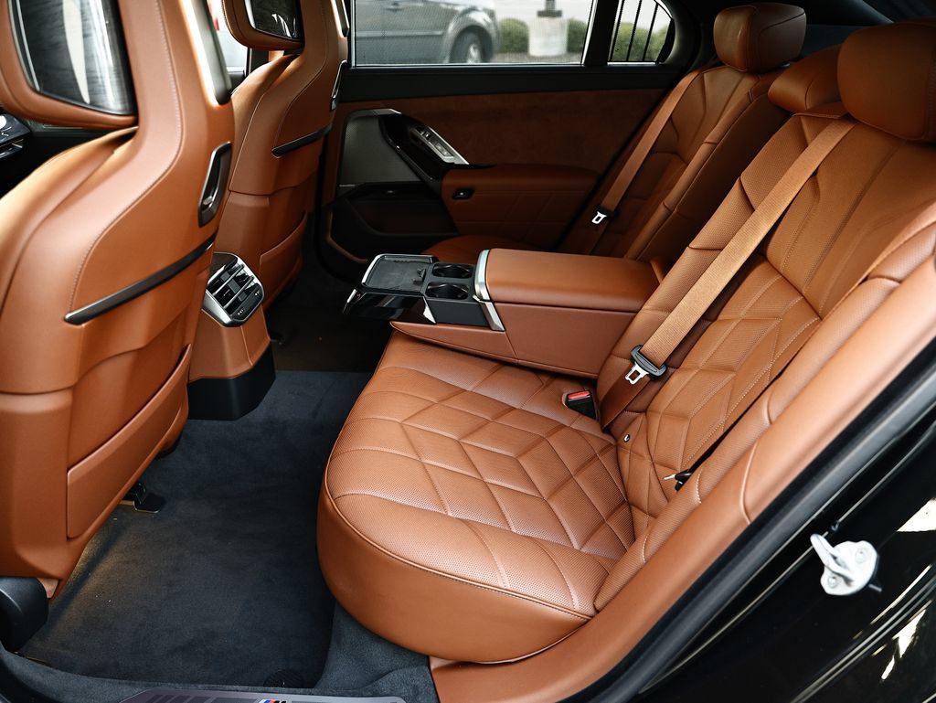 New 2027 BMW 740i w/ Executive Package RWD image 28