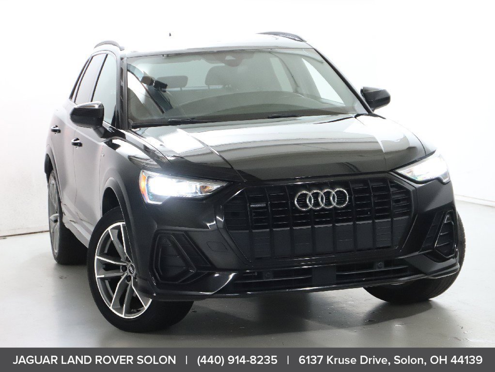 Used 2022 Audi Q3 2.0T Premium w/ Black Optic Sport Package AWD/4WD image 2