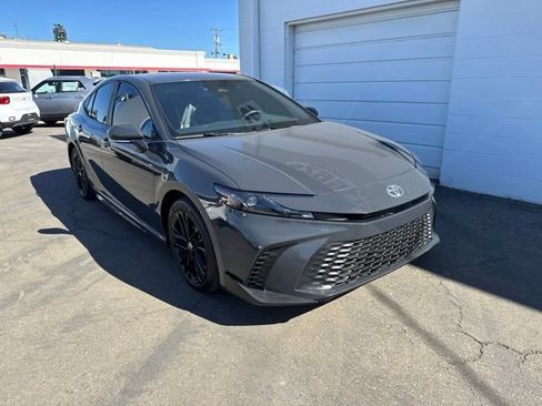 Used 2025 Toyota Camry SE w/ Convenience Package FWD image 3