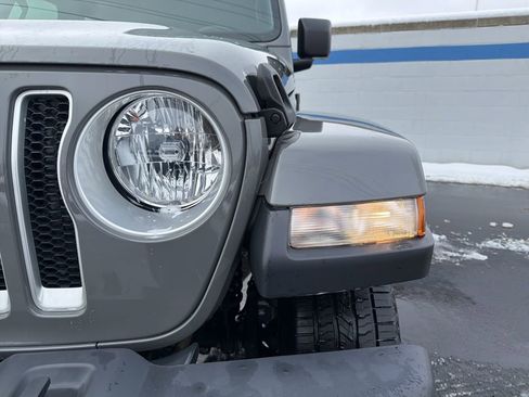 Used 2020 Jeep Wrangler Unlimited Sahara image 9