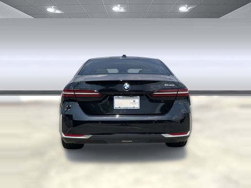 Used 2026 BMW 530i w/ Executive Package image 10