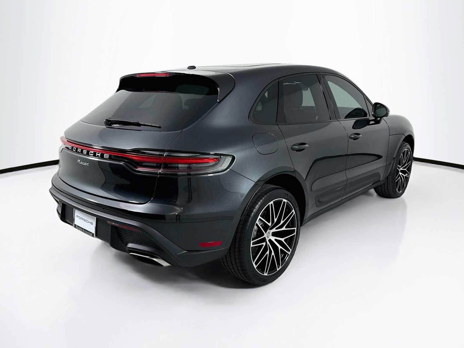 Used 2026 Porsche Macan AWD/4WD image 9