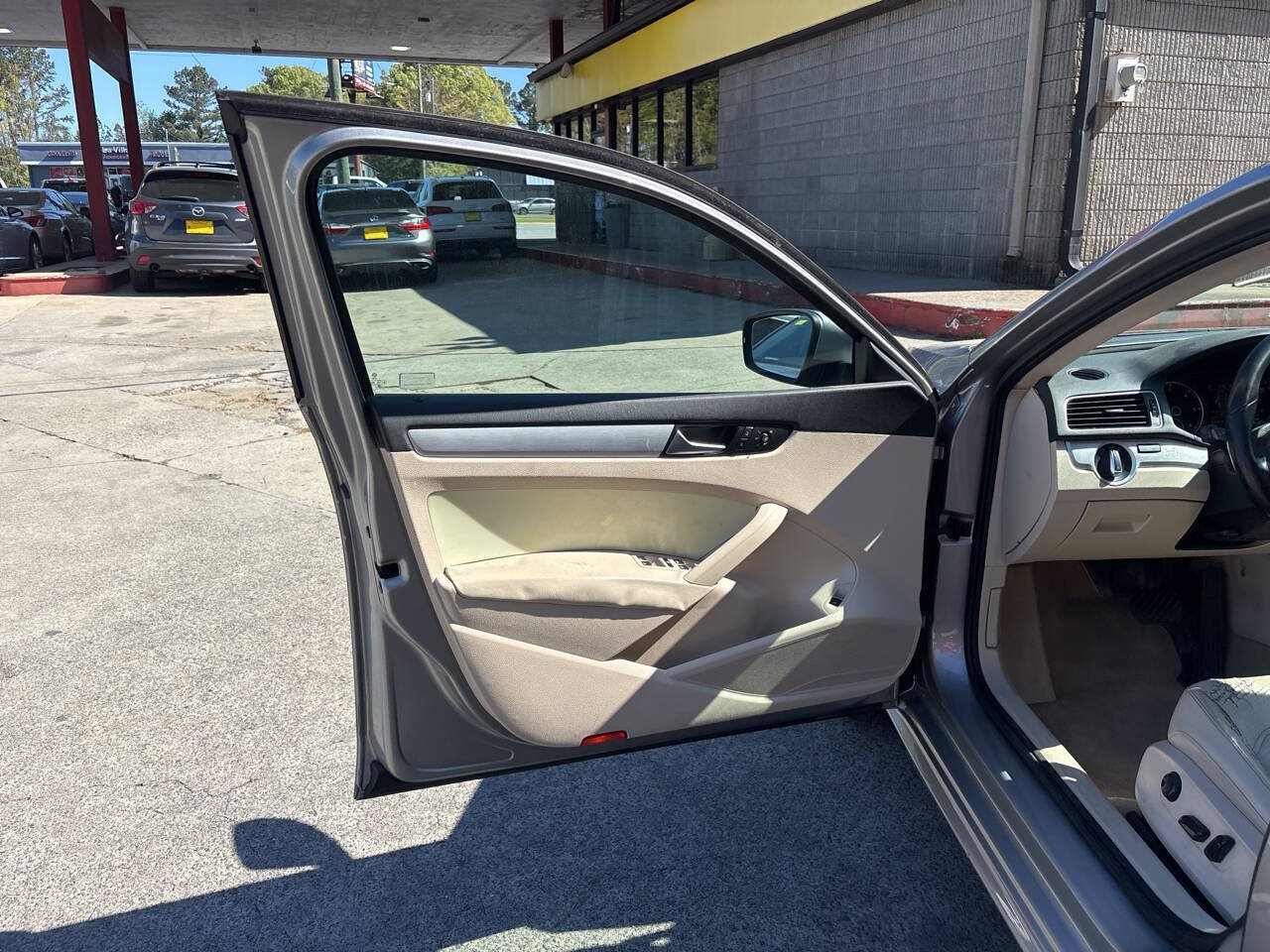 Used 2013 Volkswagen Passat TDI SE FWD image 9
