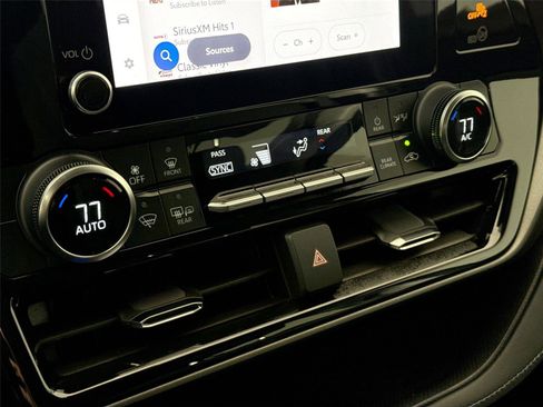 Certified 2023 Toyota Highlander LE image 25