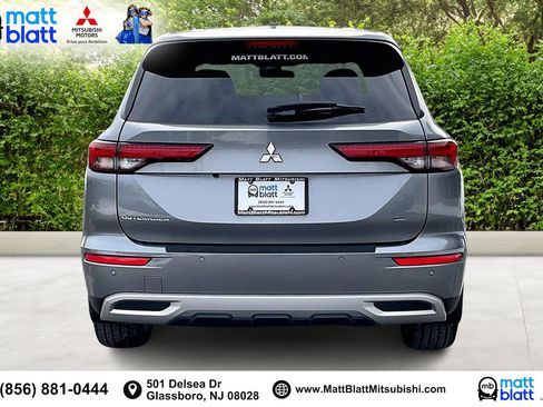 Used 2023 Mitsubishi Outlander SE image 5