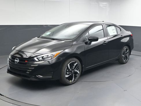 New 2025 Nissan Versa SR w/ Trunk Package image 3