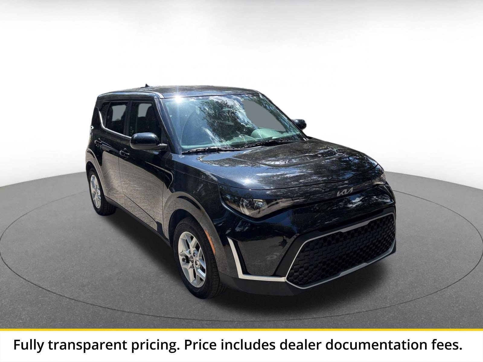 Used 2025 Kia Soul LX w/ LX Technology Package FWD image 1