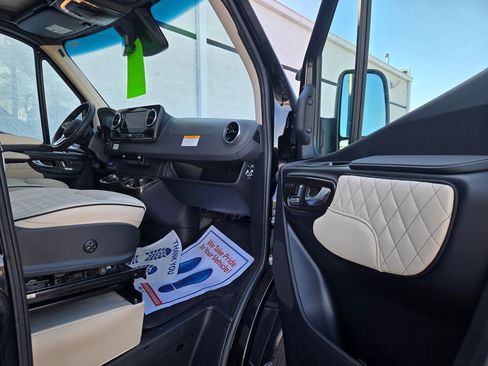 Used 2024 Mercedes-Benz Sprinter 3500 image 37