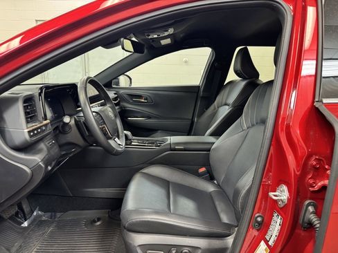 Used 2025 Toyota Crown Signia image 12