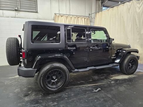 Used 2016 Jeep Wrangler Unlimited Sahara w/ Connectivity Group AWD/4WD image 6