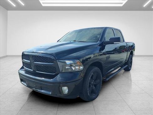 Used 2022 RAM 1500 Classic SLT w/ Electronics Convenience Group AWD/4WD image 4
