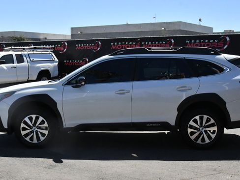 Used 2023 Subaru Outback Premium AWD/4WD image 4