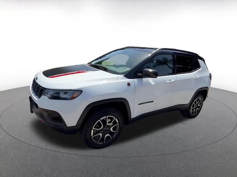Used 2025 Jeep Compass Trailhawk image 8