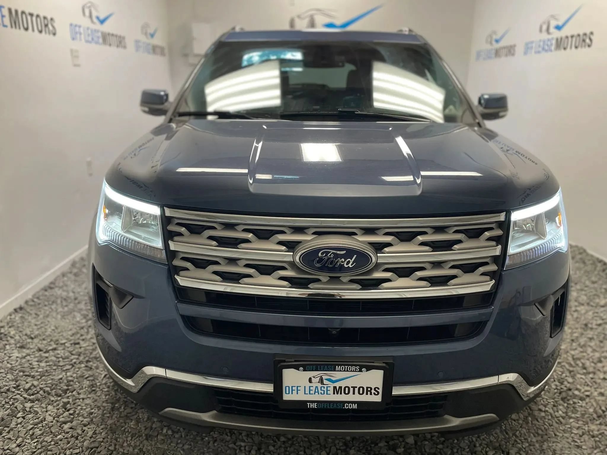 Used 2019 Ford Explorer Limited w/ Ford Safe & Smart Package FWD image 2