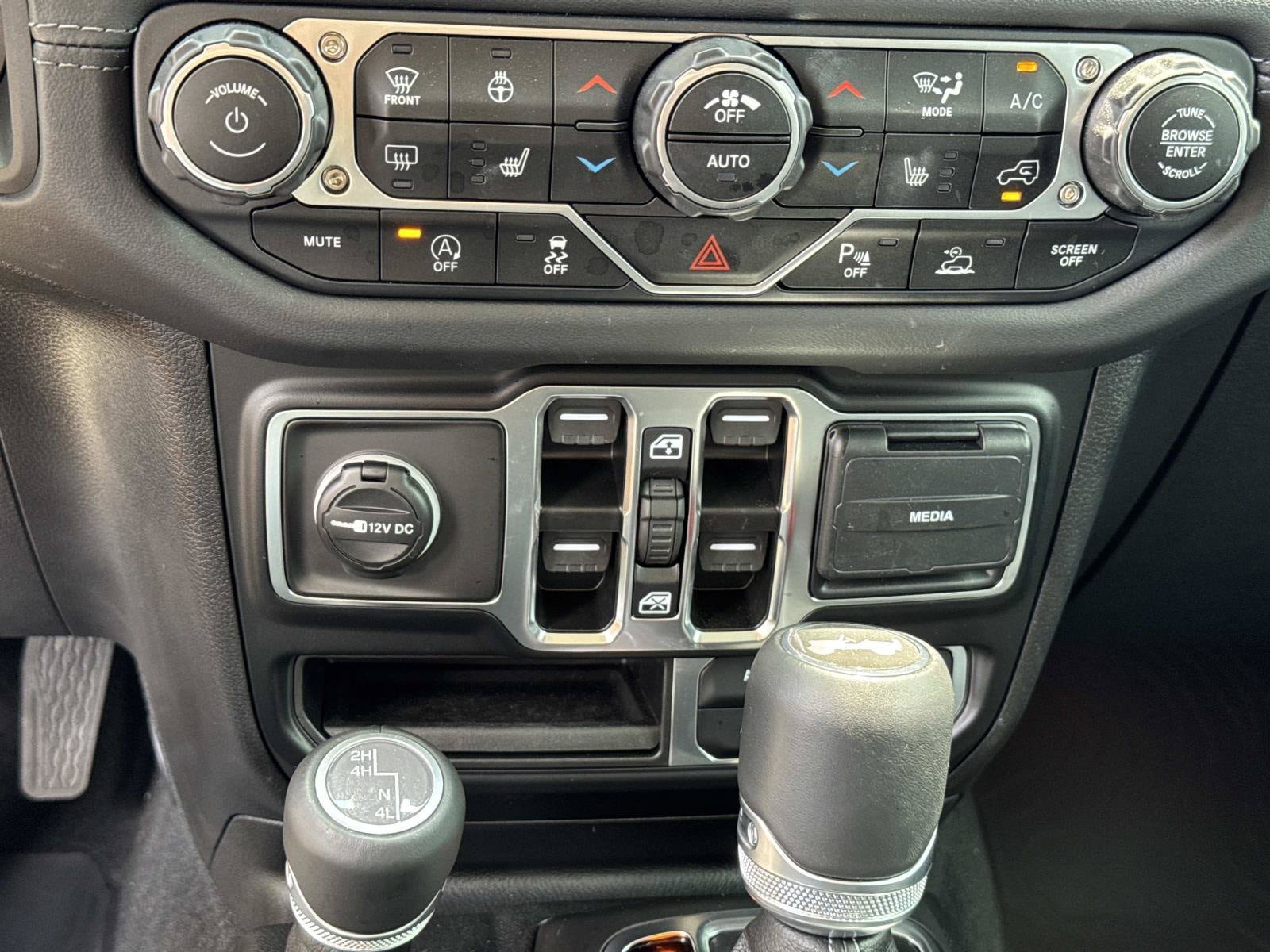 Used 2025 Jeep Wrangler Unlimited Sahara AWD/4WD image 22
