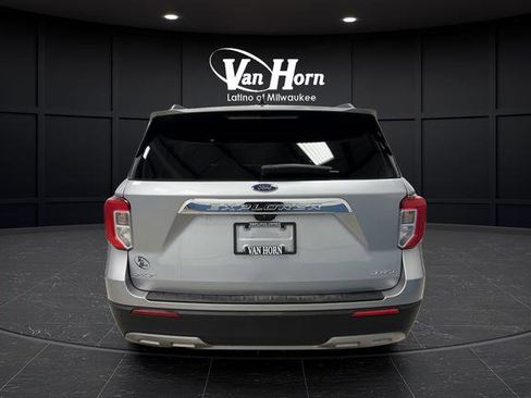 Used 2023 Ford Explorer XLT AWD/4WD image 14