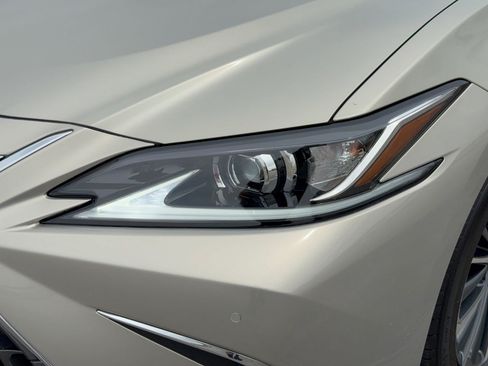 Used 2023 Lexus ES 300h w/ Premium Package FWD image 12