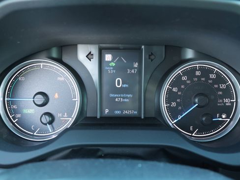 Used 2022 Toyota Venza LE image 19