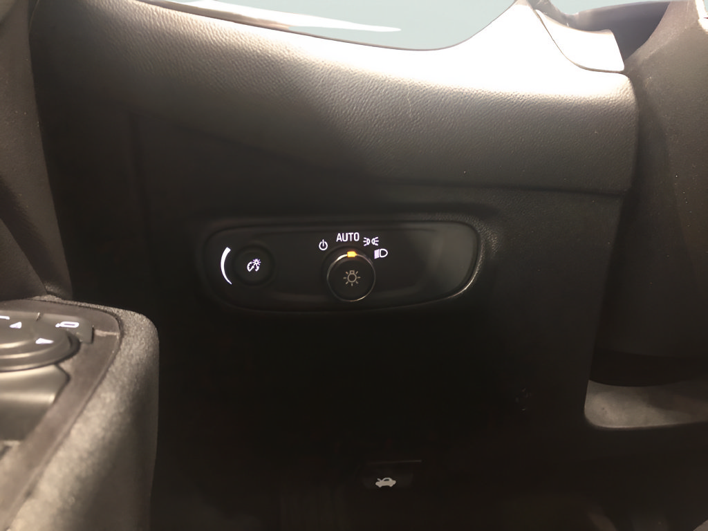 Used 2020 Chevrolet Equinox LT w/ LPO, Floor Liner Package AWD/4WD image 16