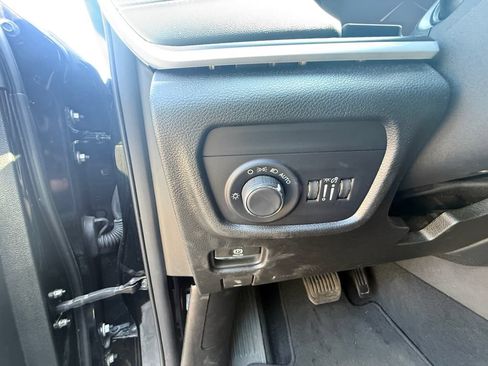 Used 2024 Jeep Grand Cherokee Altitude AWD/4WD image 19