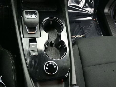 Used 2023 Nissan Rogue S image 20