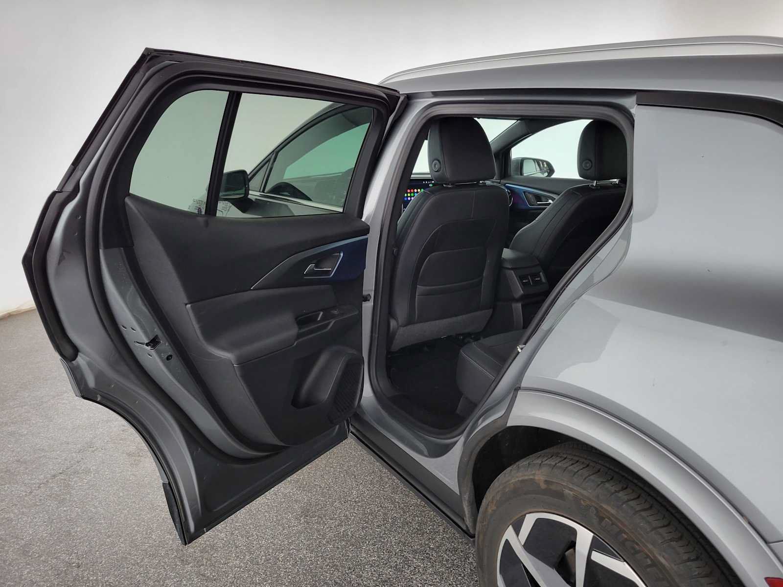 Used 2024 Chevrolet Equinox EV LT FWD image 15