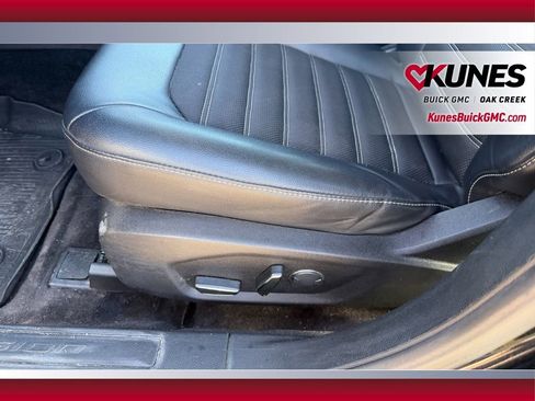 Used 2017 Ford Fusion SE w/ Equipment Group 201A image 11