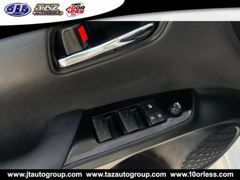Used 2019 Toyota Prius L Eco FWD image 17
