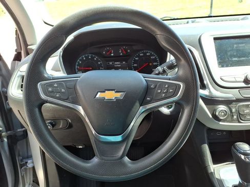 Used 2019 Chevrolet Equinox LS w/ LS Convenience Package FWD image 17