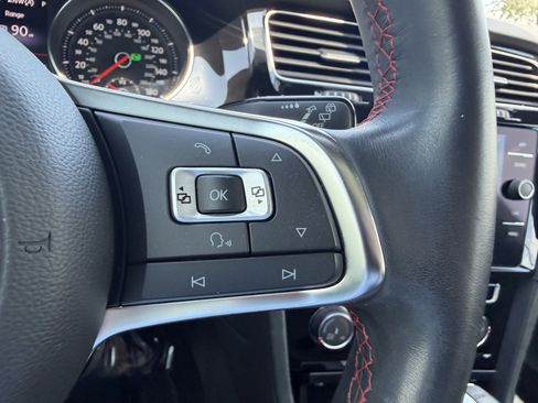 Used 2018 Volkswagen GTI SE FWD image 24
