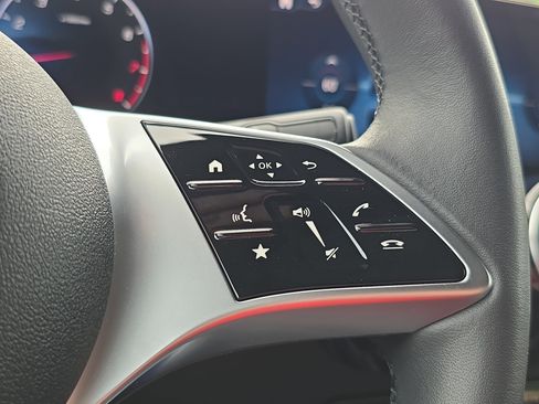 Certified 2026 Mercedes-Benz GLB 250 4MATIC image 18