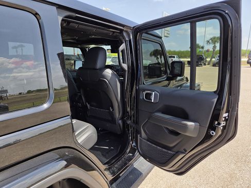 New 2026 Jeep Wrangler Unlimited Sahara AWD/4WD image 16