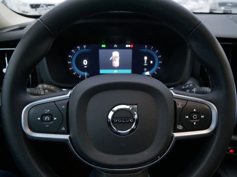 Certified 2025 Volvo XC60 B5 Core image 24