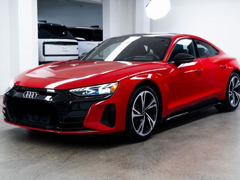 Used 2022 Audi e-tron GT Prestige w/ Prestige Package image 3