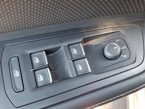 Used 2024 Volkswagen Atlas Cross Sport SE AWD/4WD image 23