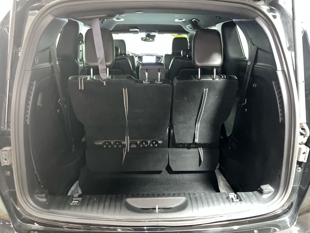 Used 2025 Chrysler Pacifica Select FWD image 28